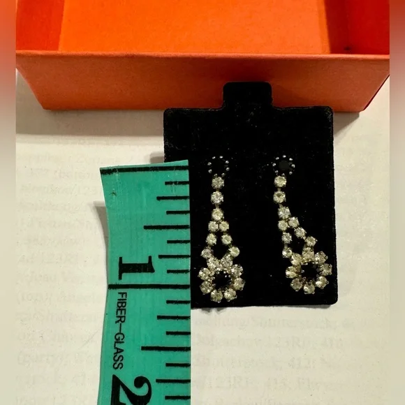 Mid Century MCM drop earrings in Victorian silver tone with white and black faux - Picture 6 of 6